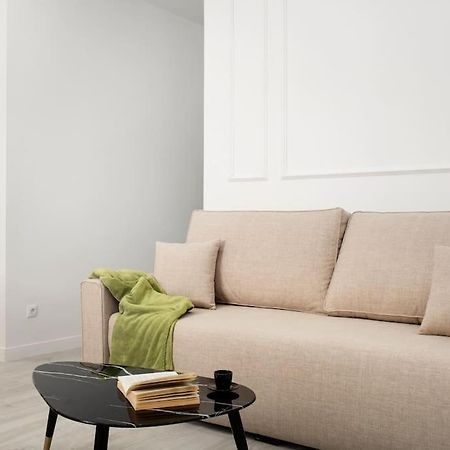 Newly Refurbished Modern 2-Bed Apartment In Heart Of Torremolinos Exteriör bild