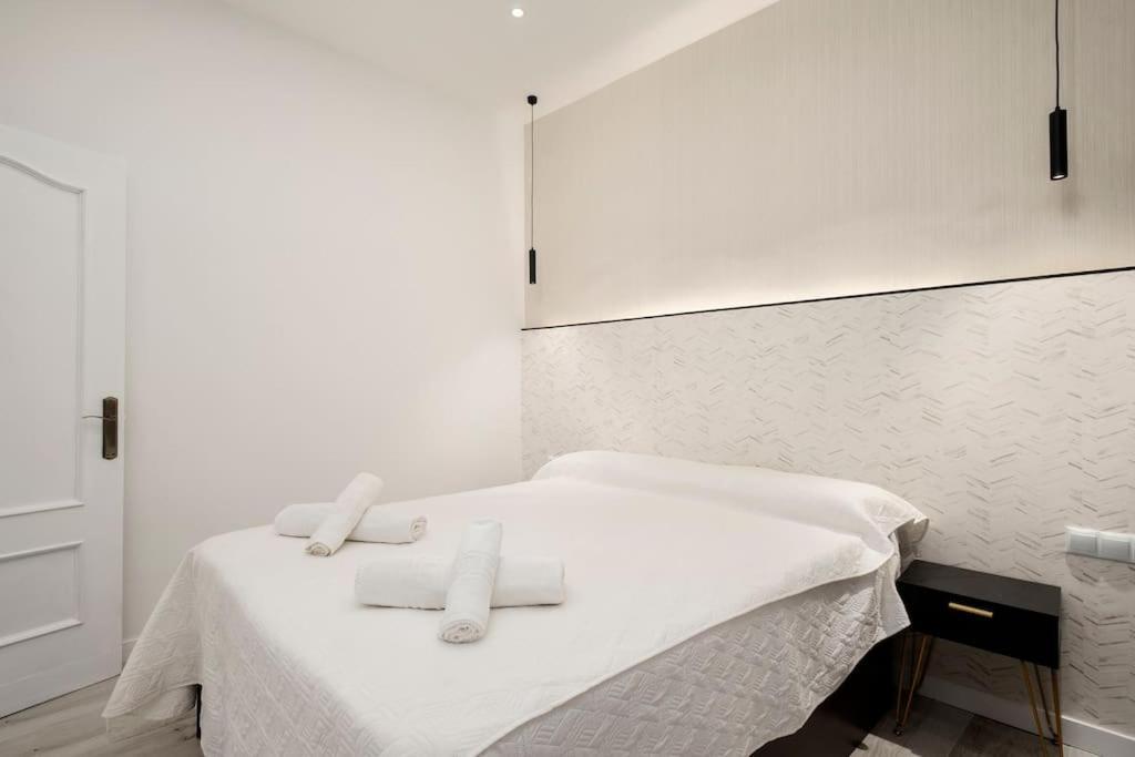 Newly Refurbished Modern 2-Bed Apartment In Heart Of Torremolinos Exteriör bild