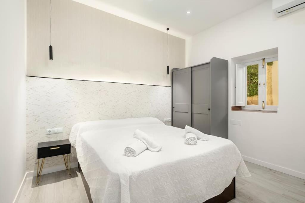 Newly Refurbished Modern 2-Bed Apartment In Heart Of Torremolinos Exteriör bild