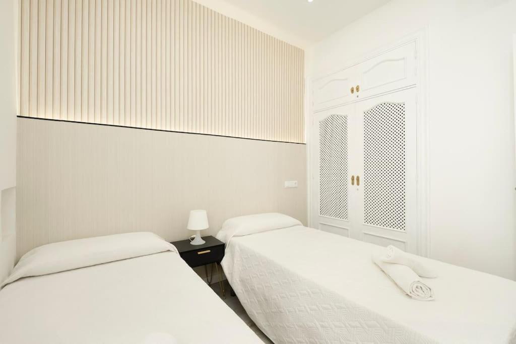Newly Refurbished Modern 2-Bed Apartment In Heart Of Torremolinos Exteriör bild