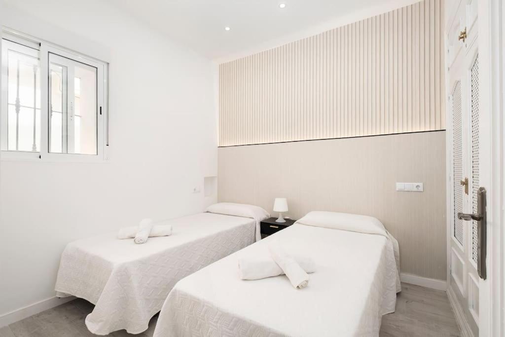 Newly Refurbished Modern 2-Bed Apartment In Heart Of Torremolinos Exteriör bild