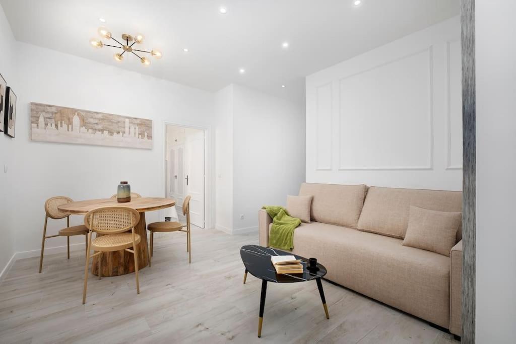 Newly Refurbished Modern 2-Bed Apartment In Heart Of Torremolinos Exteriör bild