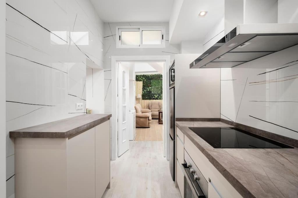Newly Refurbished Modern 2-Bed Apartment In Heart Of Torremolinos Exteriör bild